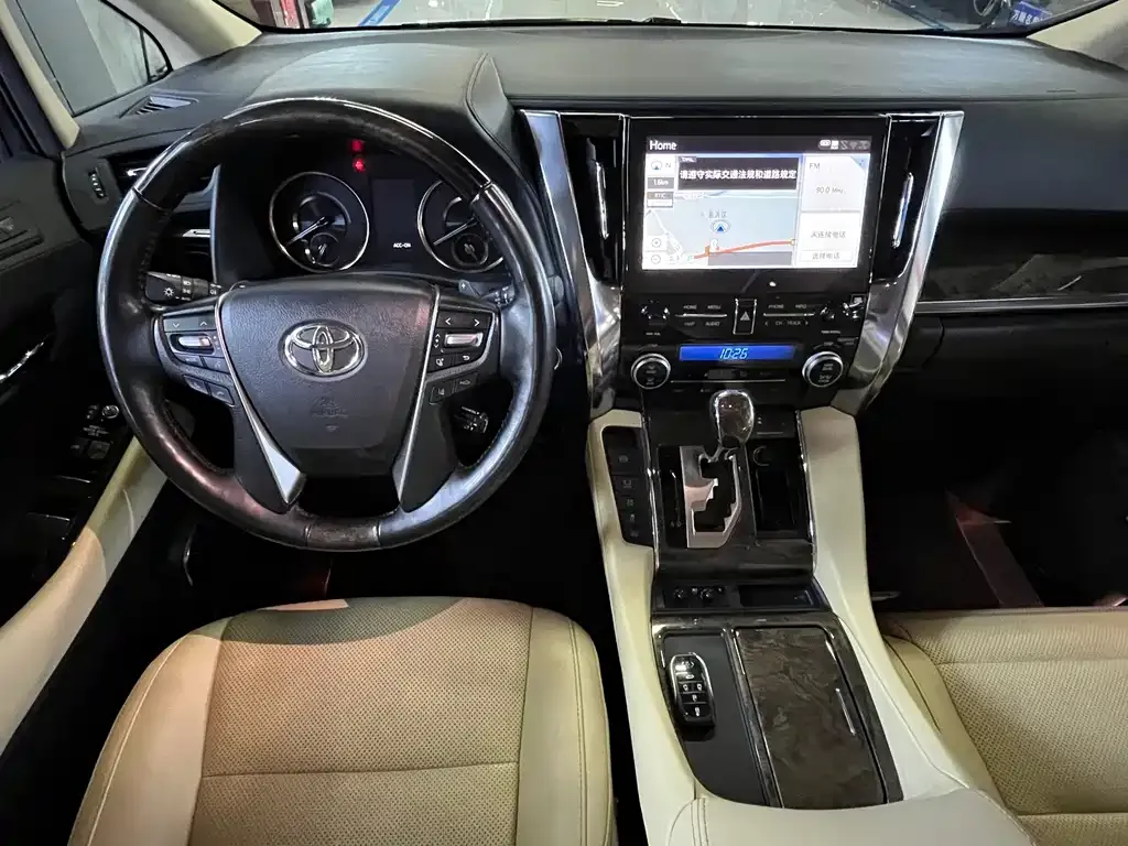 Toyota Vellfire — фото 3