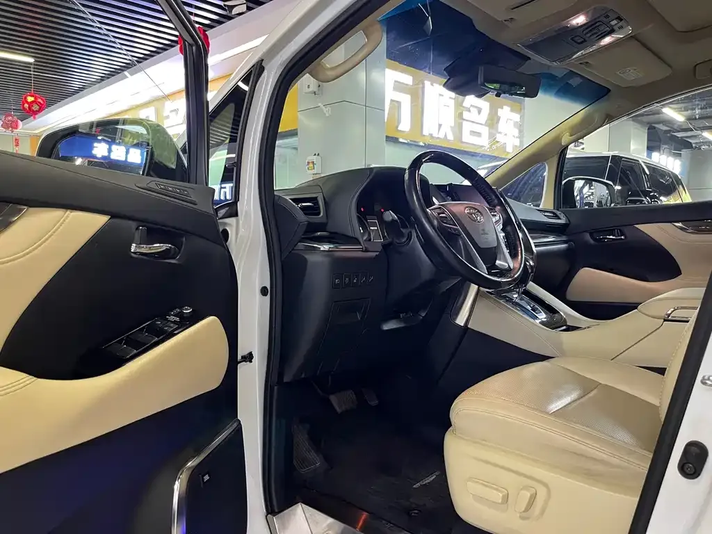 Toyota Vellfire — фото 8