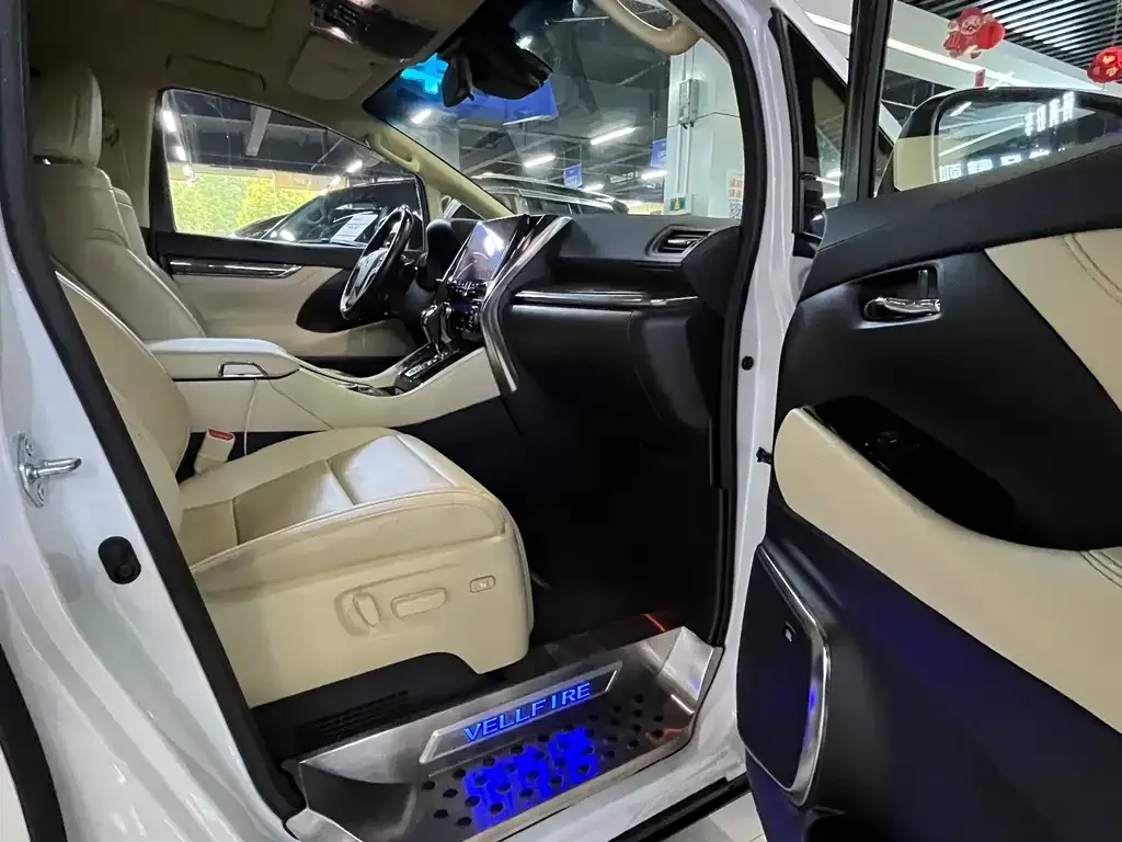 Toyota Vellfire — фото 7