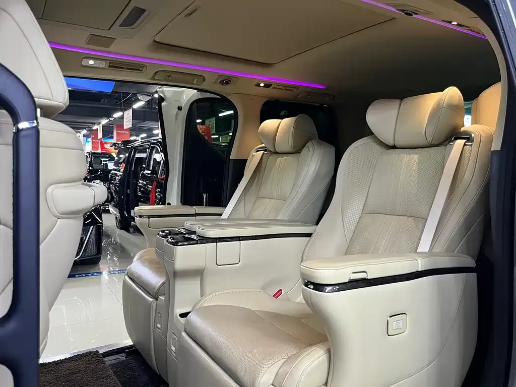 Toyota Vellfire — фото 4
