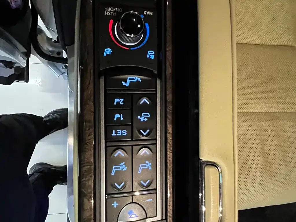 Toyota Vellfire — фото 9