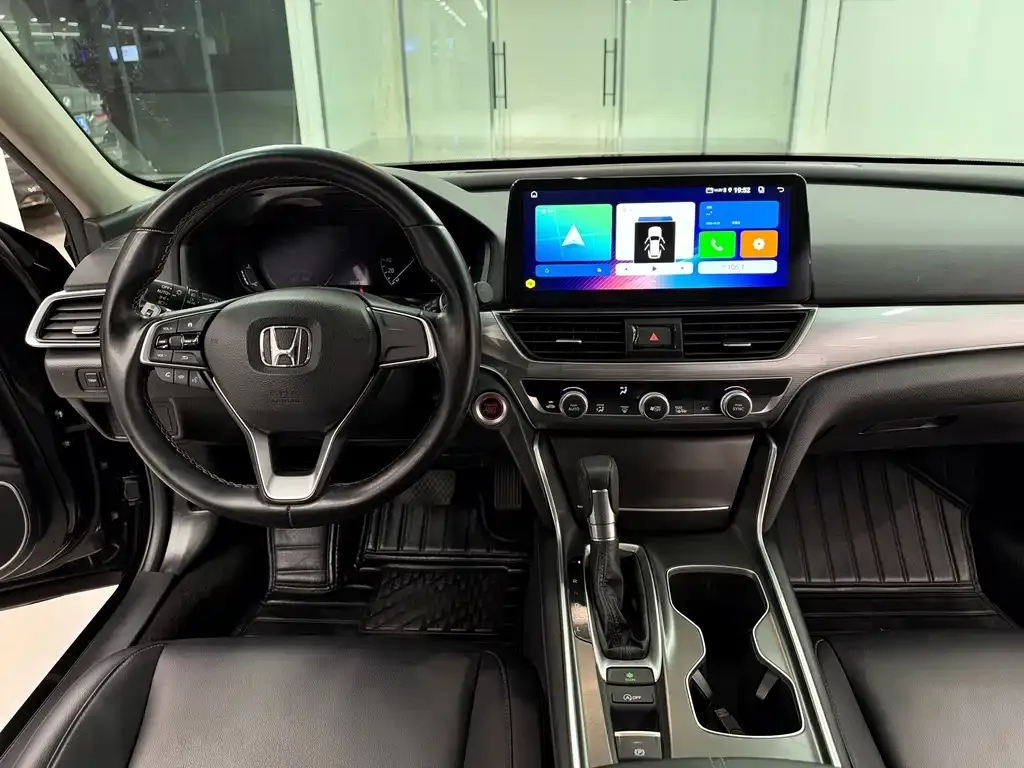 Honda Accord — фото 10