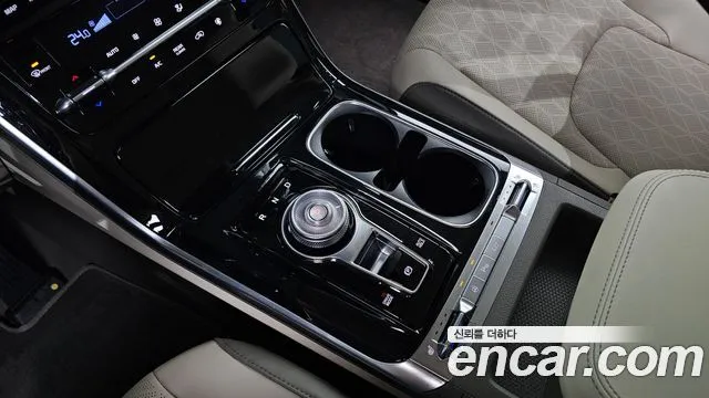 Kia Carnival — фото 10