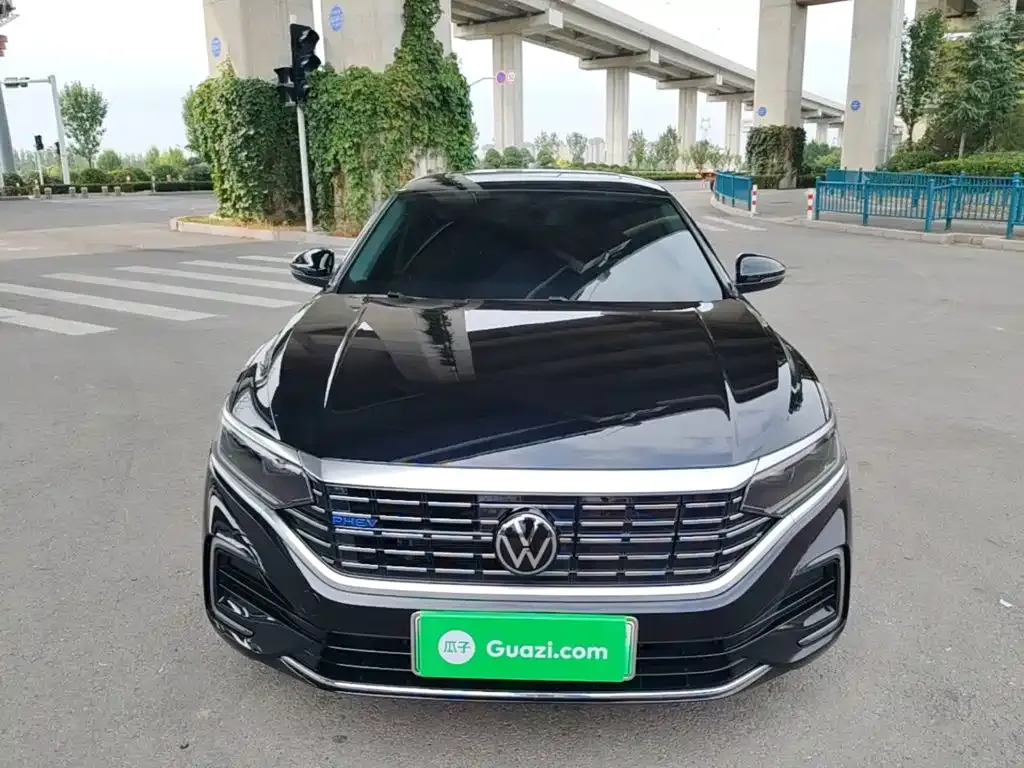 Volkswagen Passat PHEV — фото 10