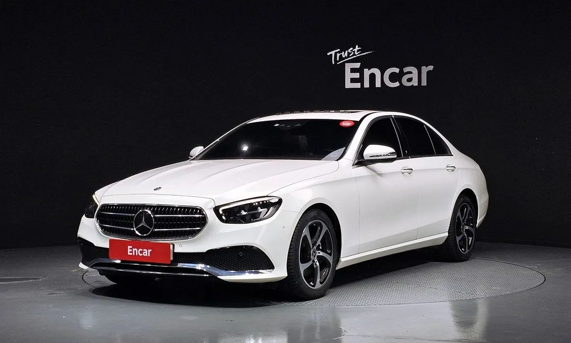 Mercedes-Benz E-Class — фото 1