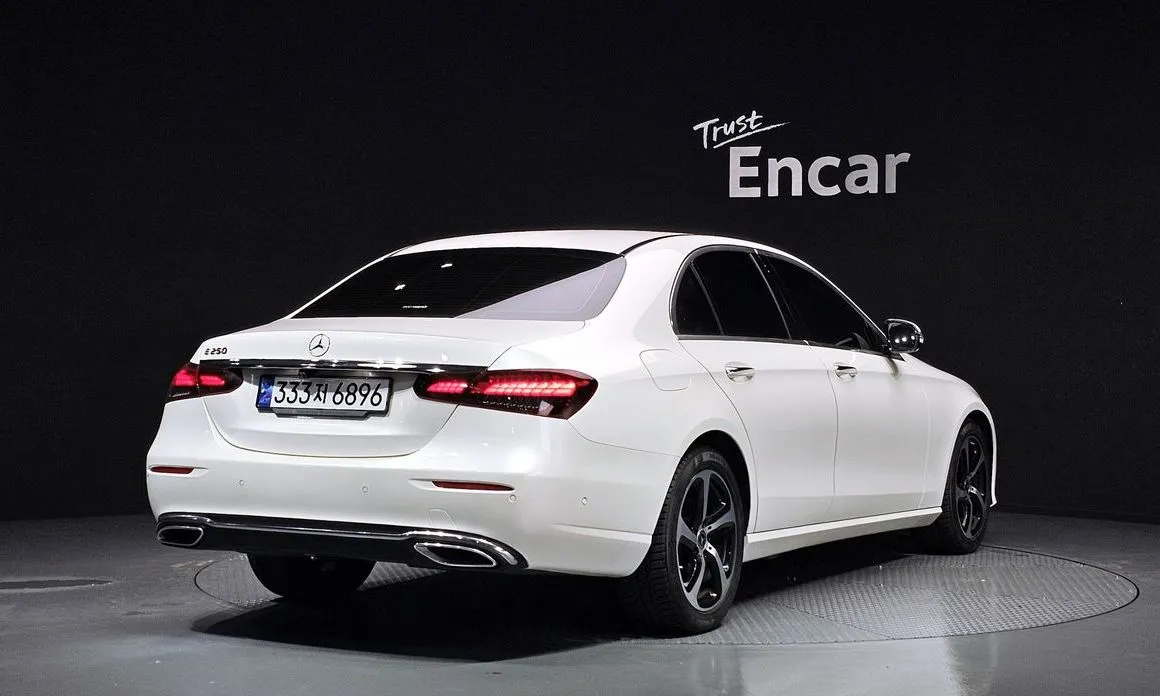 Mercedes-Benz E-Class — фото 3