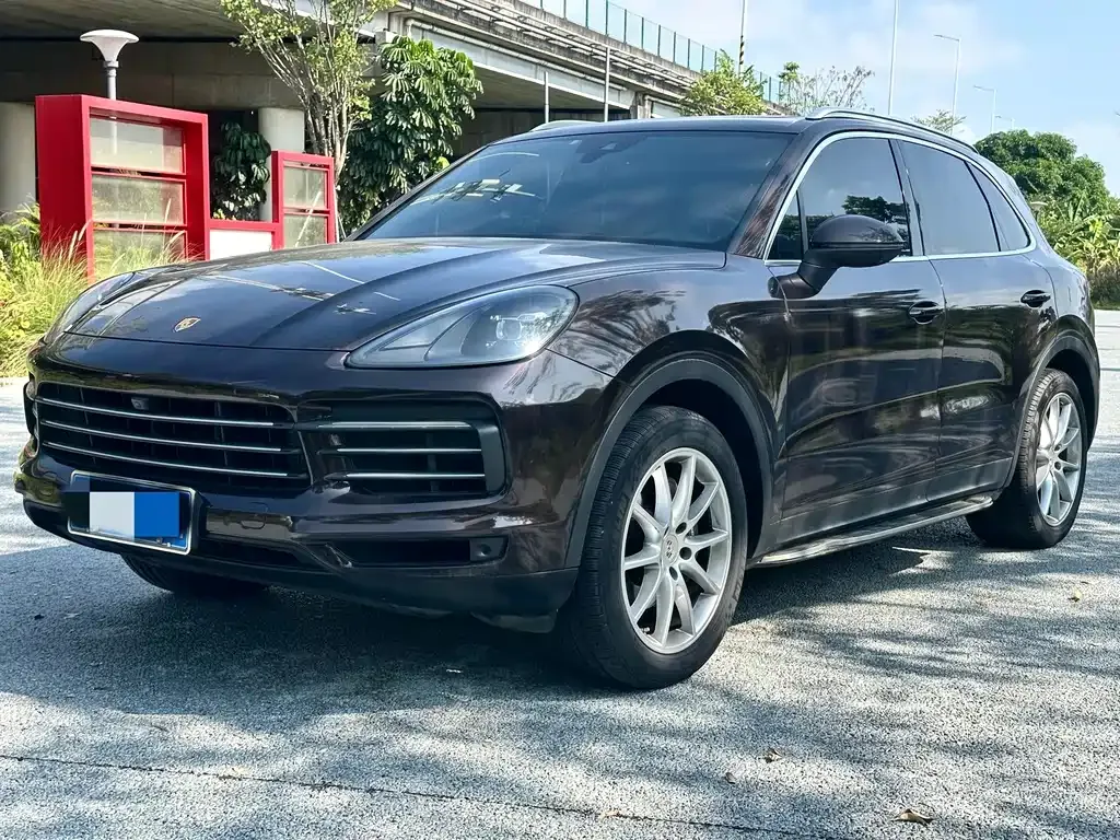 Porsche Cayenne — фото 1