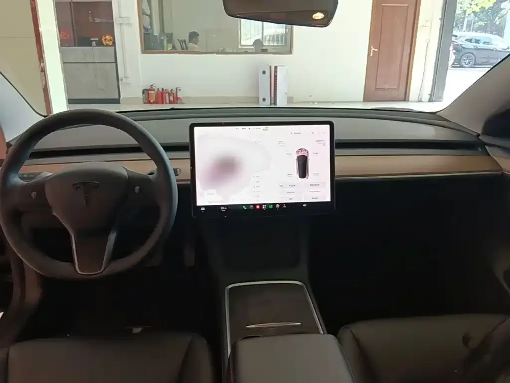 Tesla Model 3 — фото 2