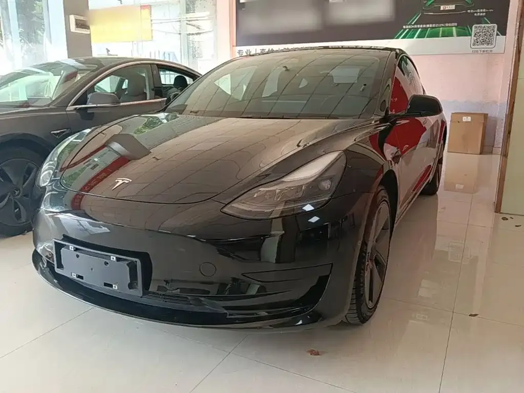 Tesla Model 3 — фото 10