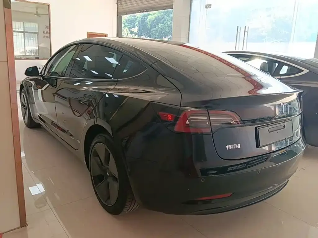 Tesla Model 3 — фото 4
