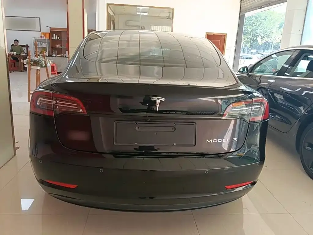 Tesla Model 3 — фото 5