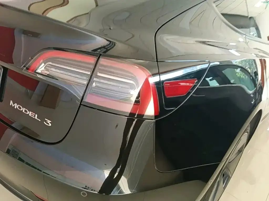 Tesla Model 3 — фото 3