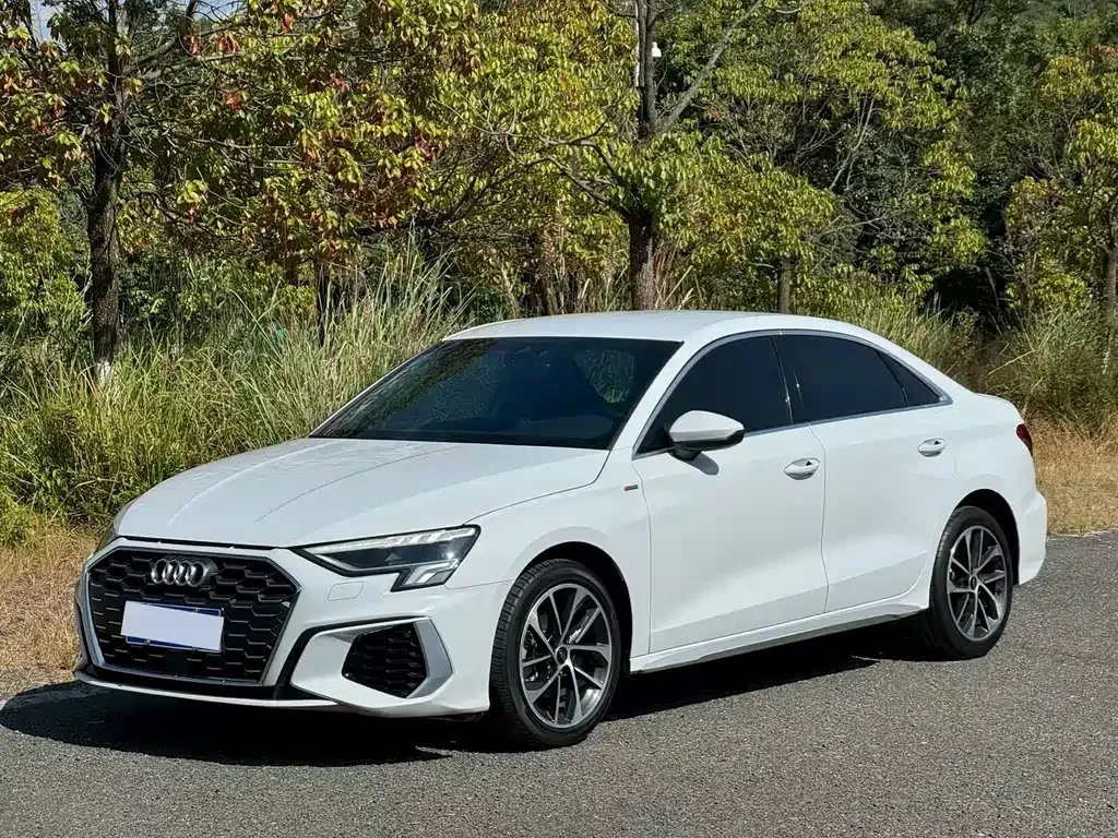 Audi A3 — фото 1