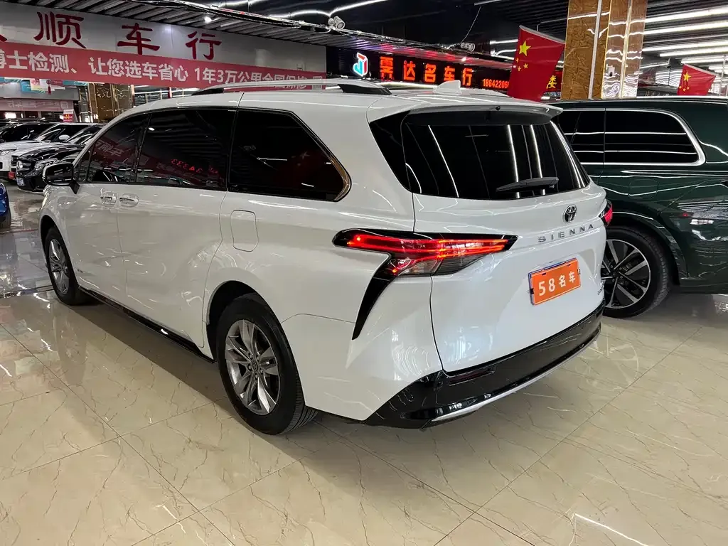 Toyota Sienna — фото 8