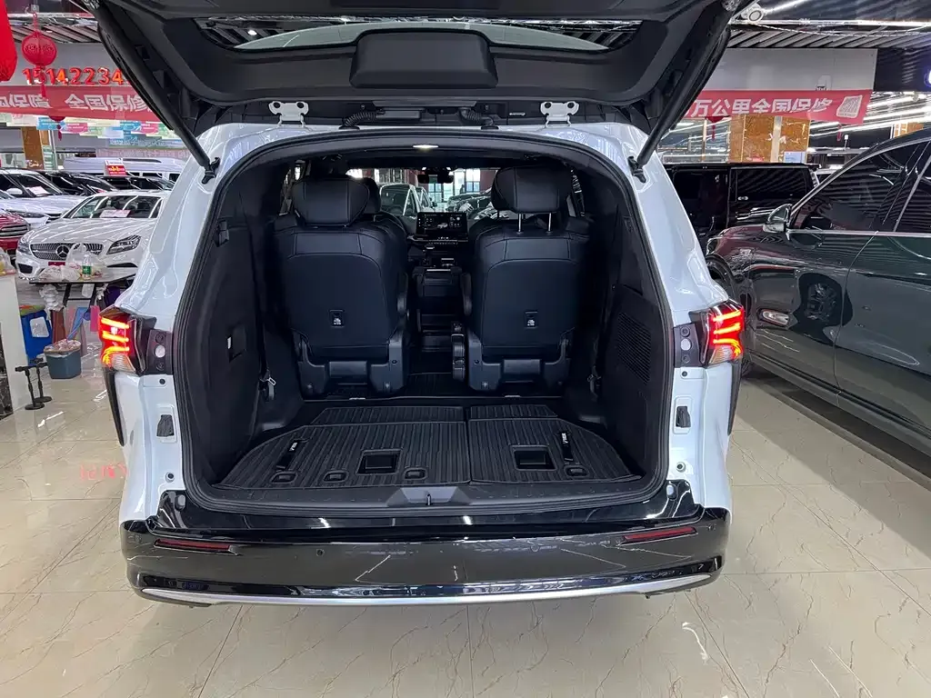 Toyota Sienna — фото 9