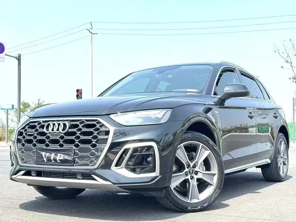 Audi Q5L — фото 1