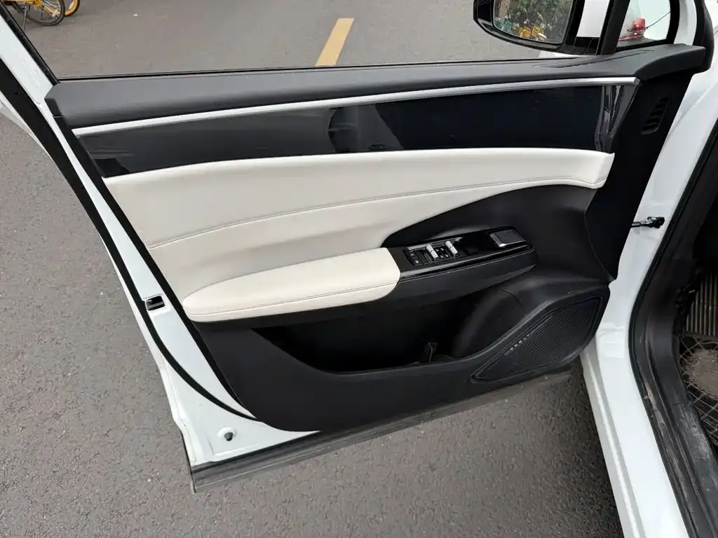 Geely Galaxy L7 — фото 10