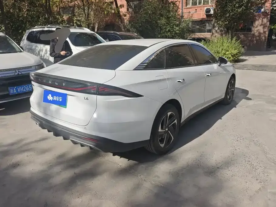 Geely Galaxy L6 — фото 10