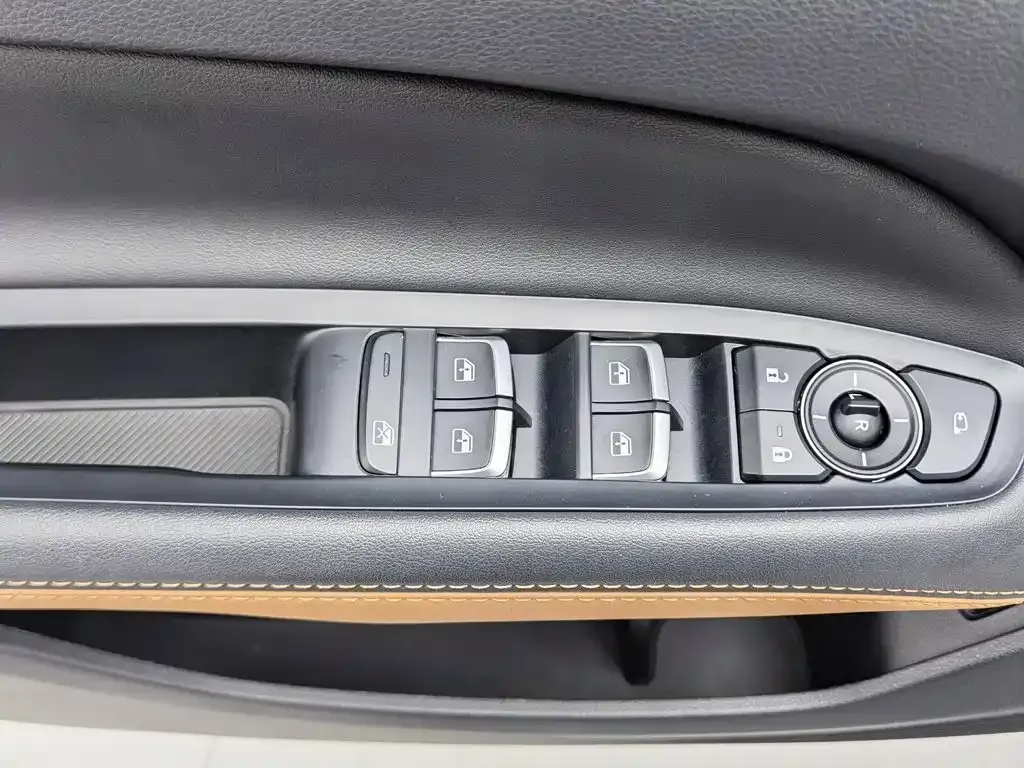 Ford Equator Sport — фото 4