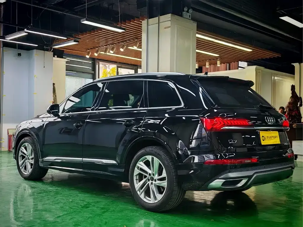 Audi Q7 — фото 8