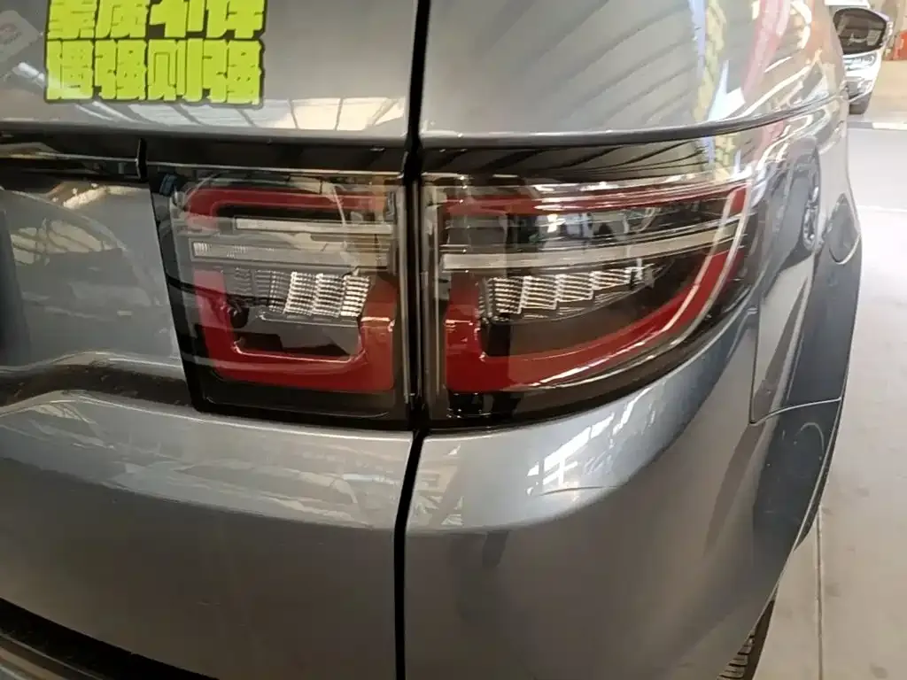 Land Rover Discovery Sport Hybrid — фото 7