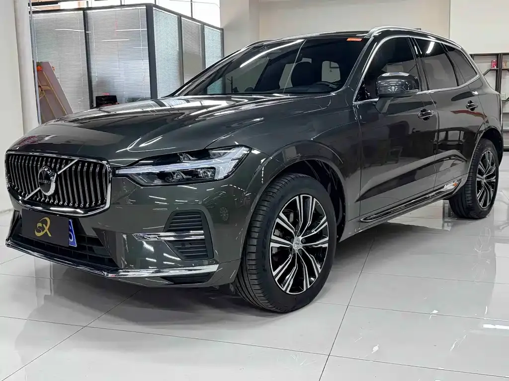 Volvo XC60 — фото 1