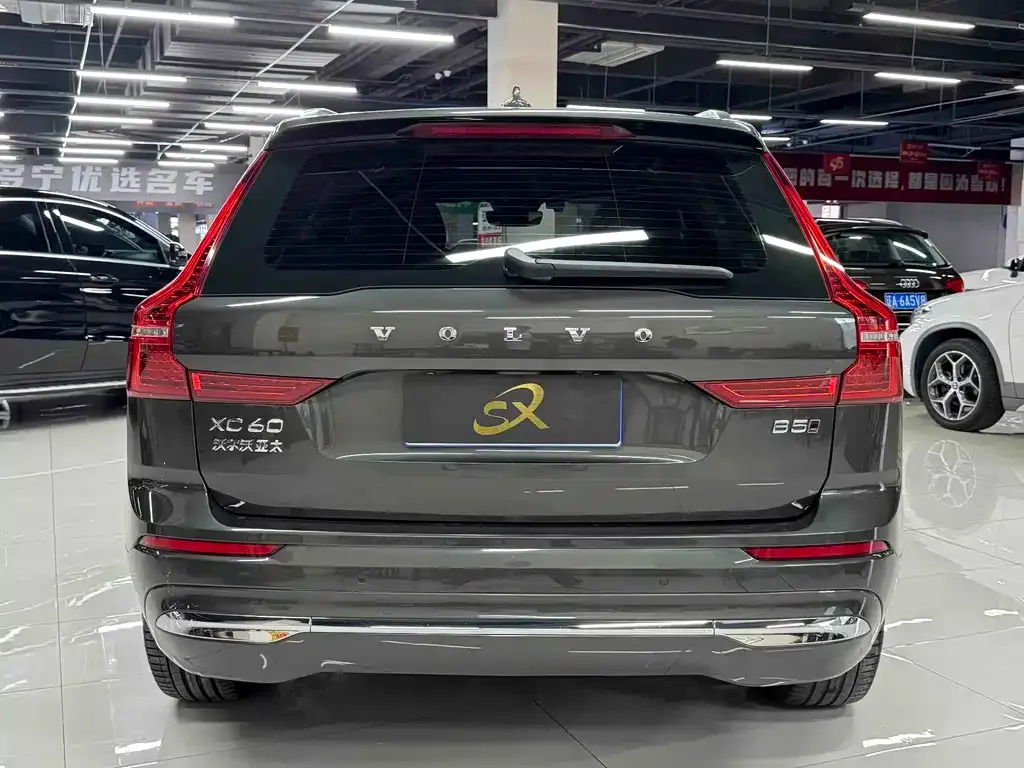 Volvo XC60 — фото 6