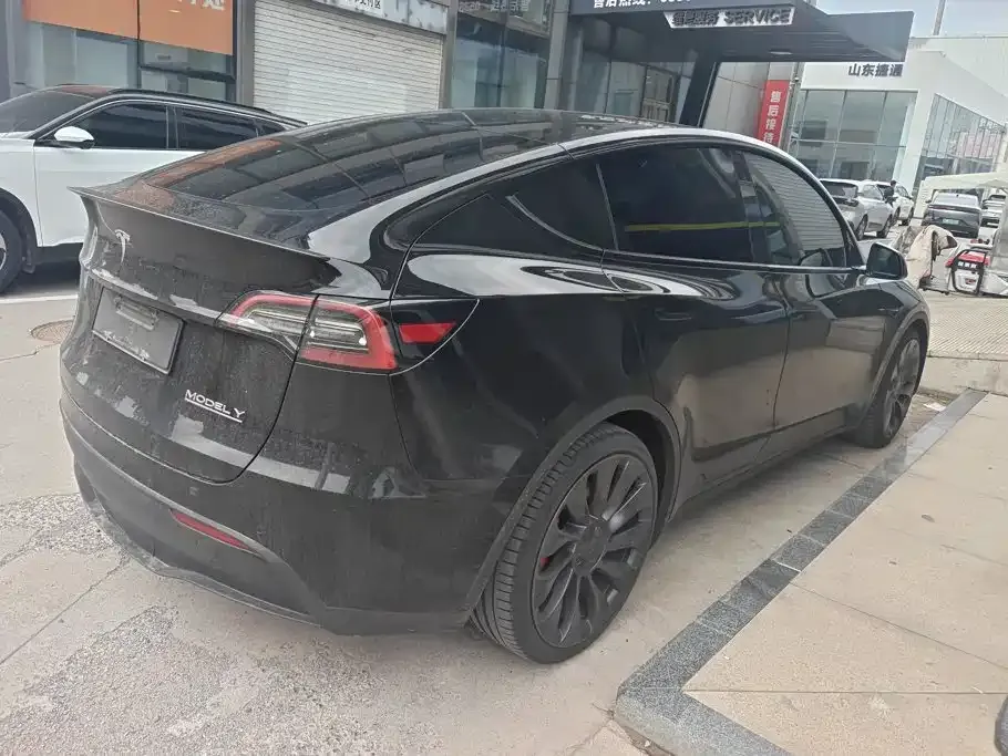 Tesla Model Y — фото 6