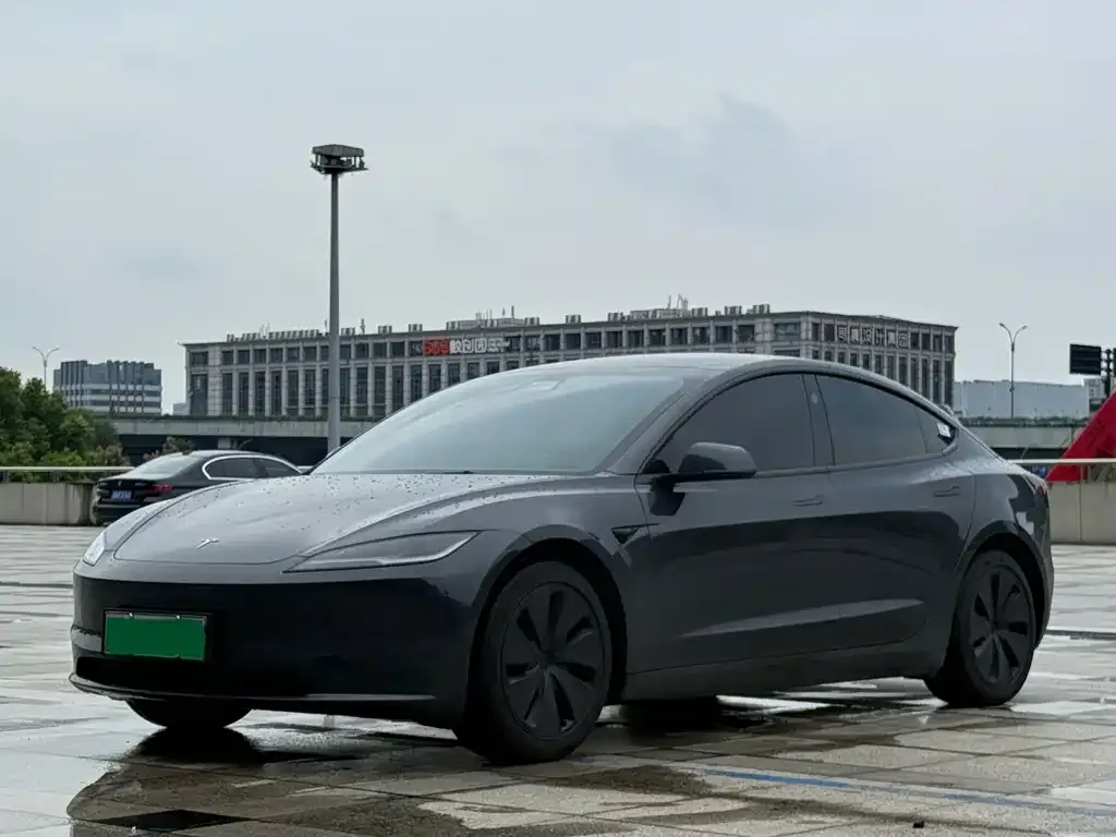 Tesla Model 3 — фото 1