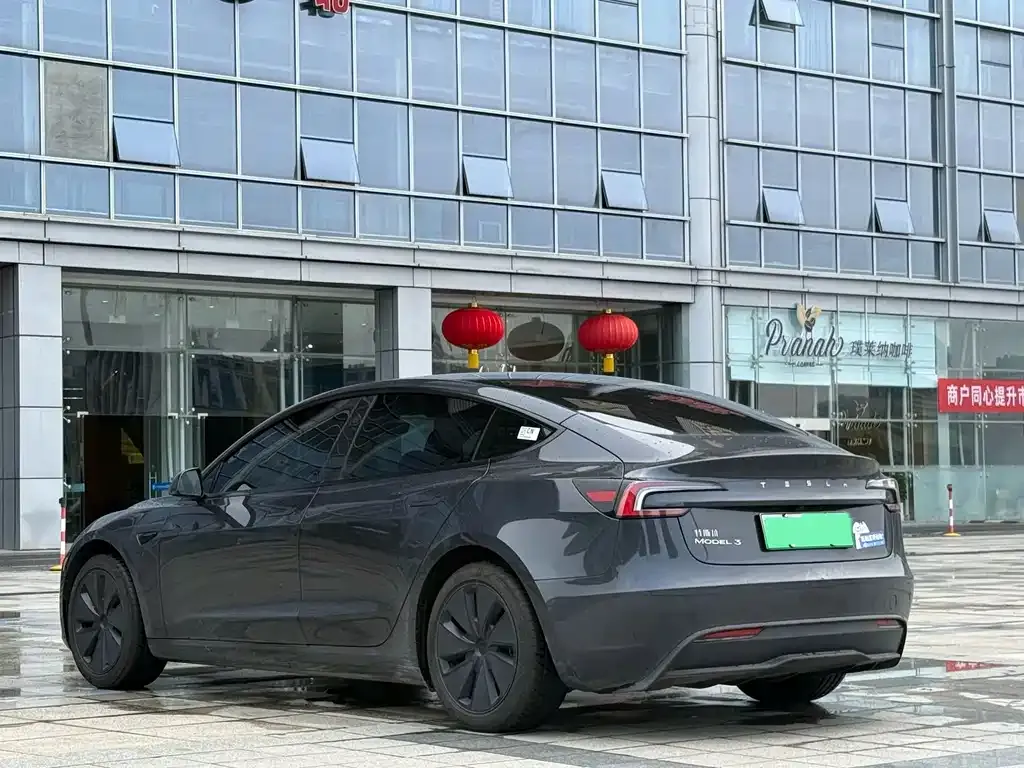 Tesla Model 3 — фото 8