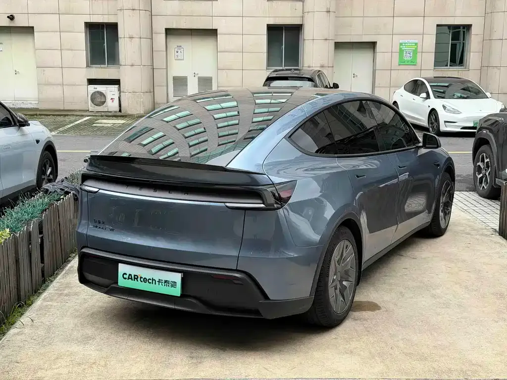 Tesla Model Y L — фото 7