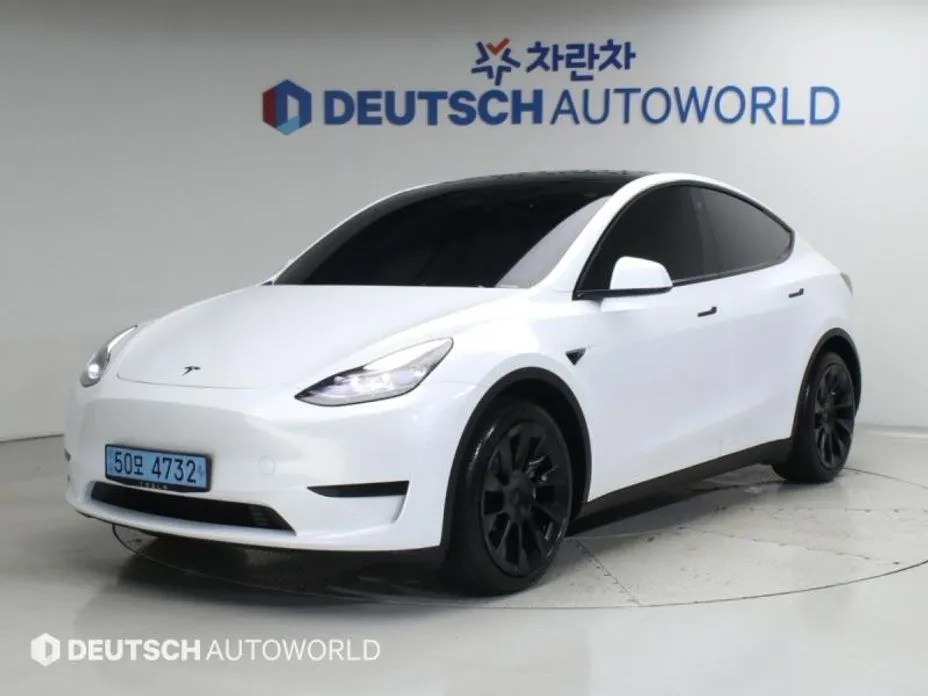 Tesla Model Y — фото 1