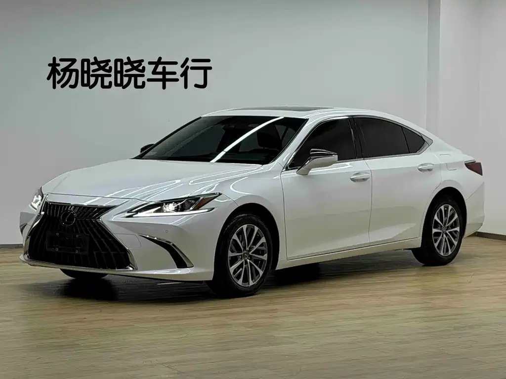 Lexus ES — фото 1