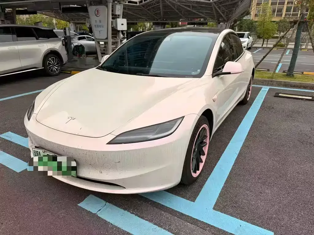 Tesla Model 3 — фото 1
