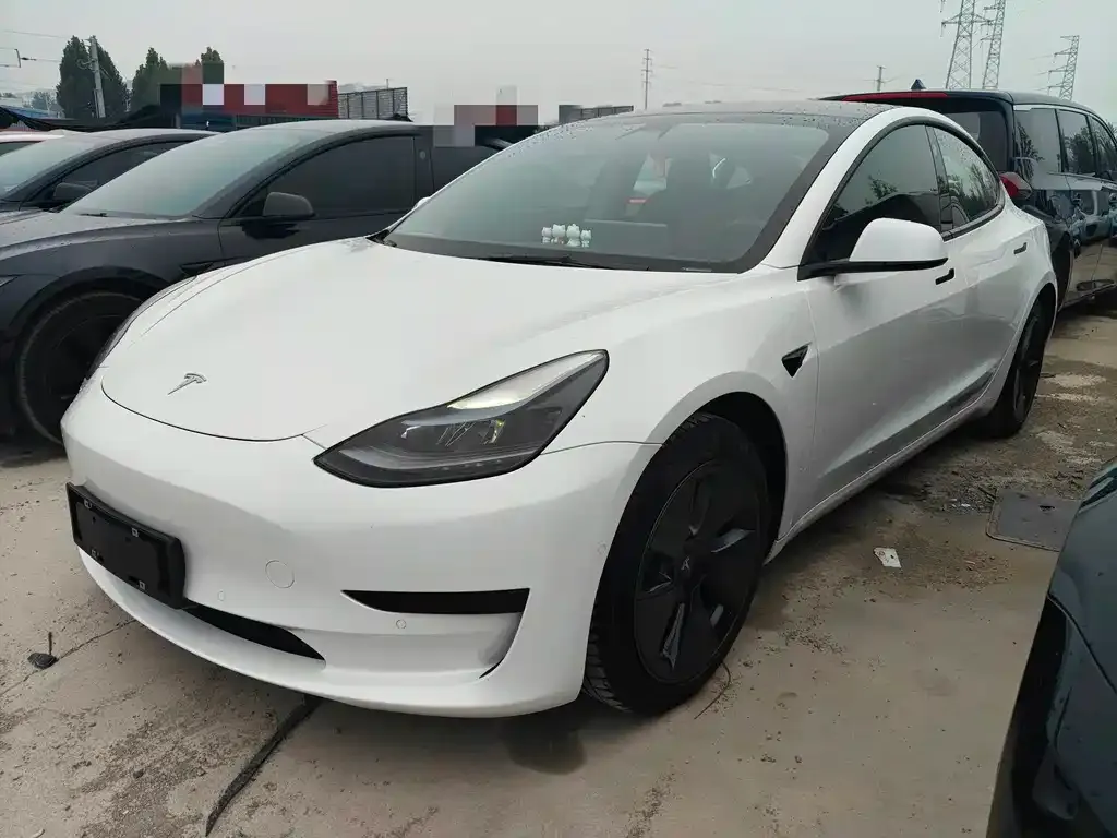 Tesla Model 3 — фото 1