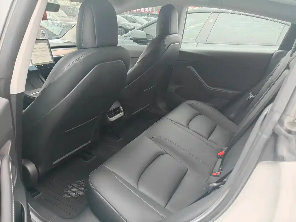 Tesla Model 3 — фото 2