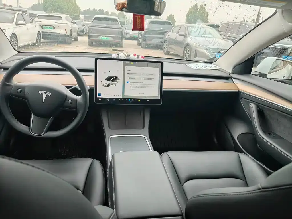 Tesla Model 3 — фото 4
