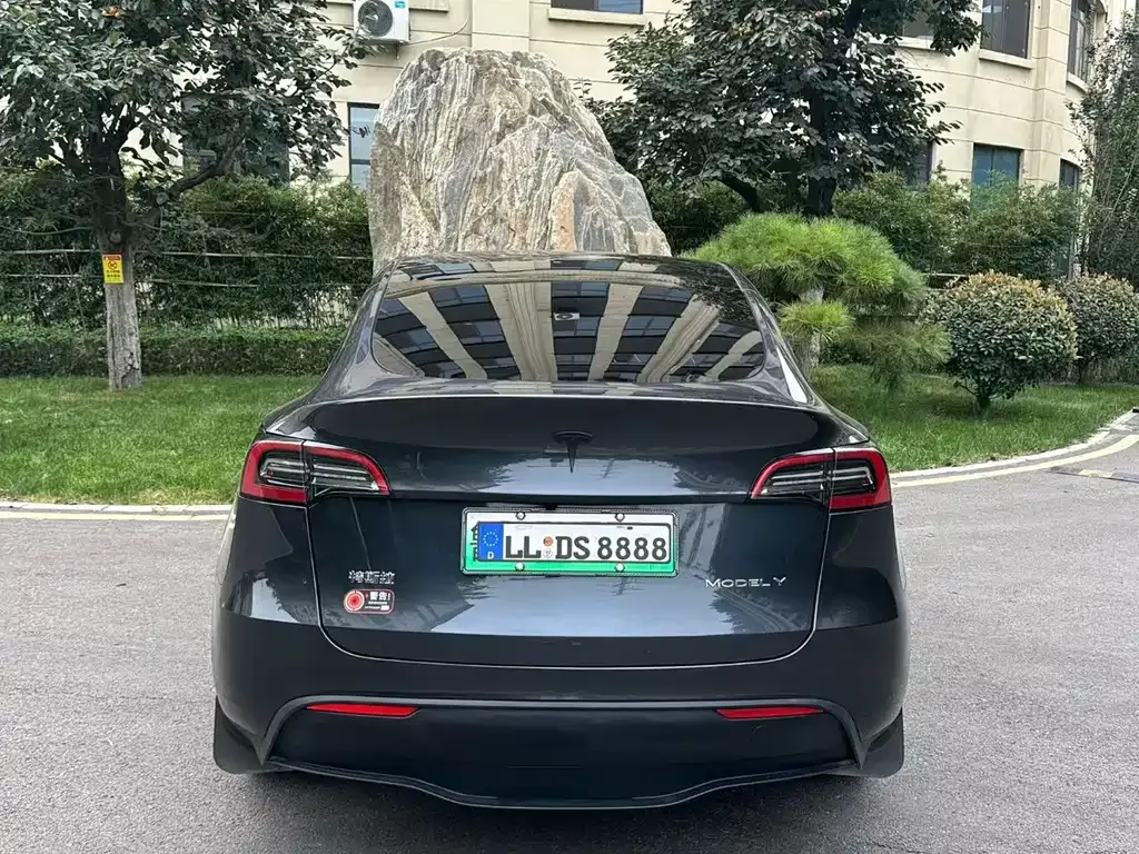 Tesla Model Y — фото 4