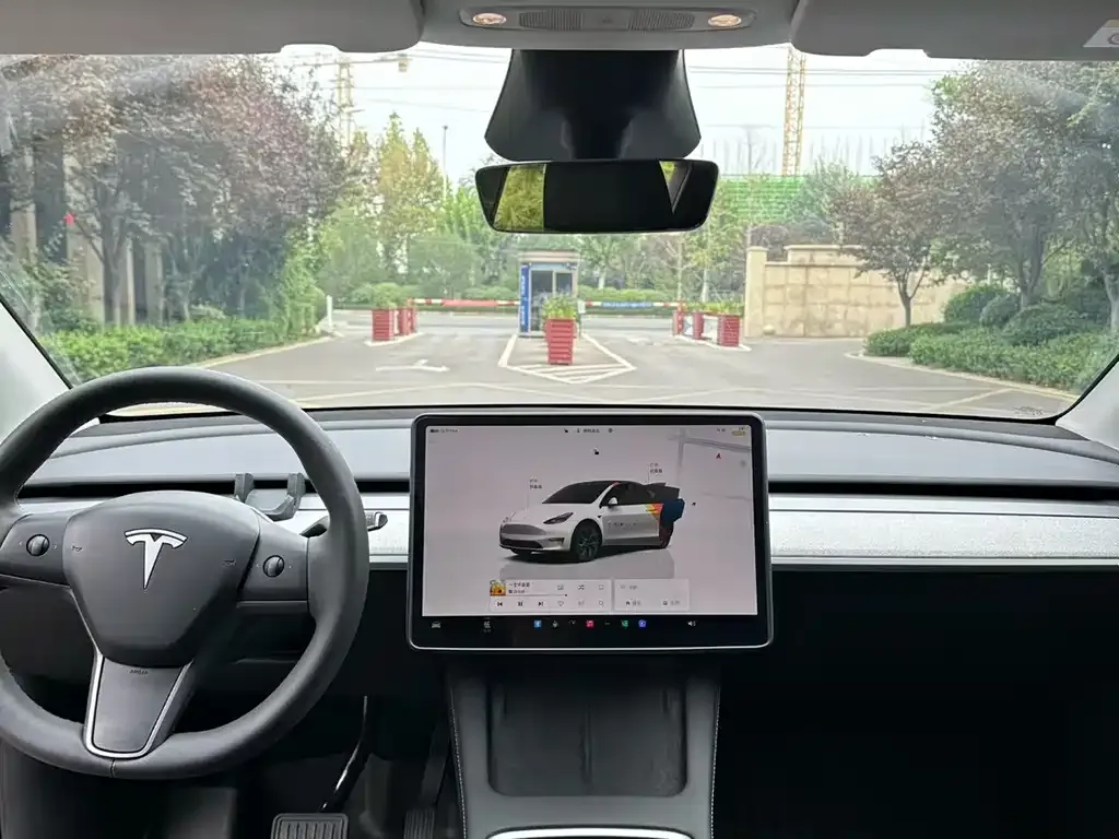 Tesla Model Y — фото 7