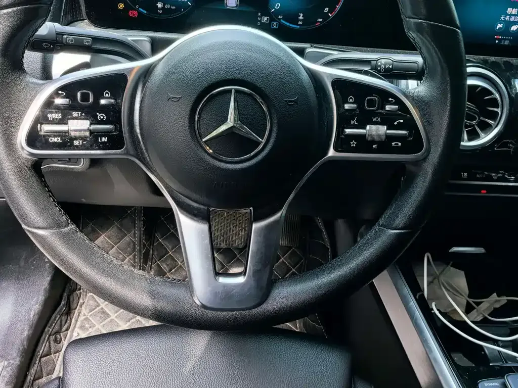 Mercedes-Benz GLB — фото 10