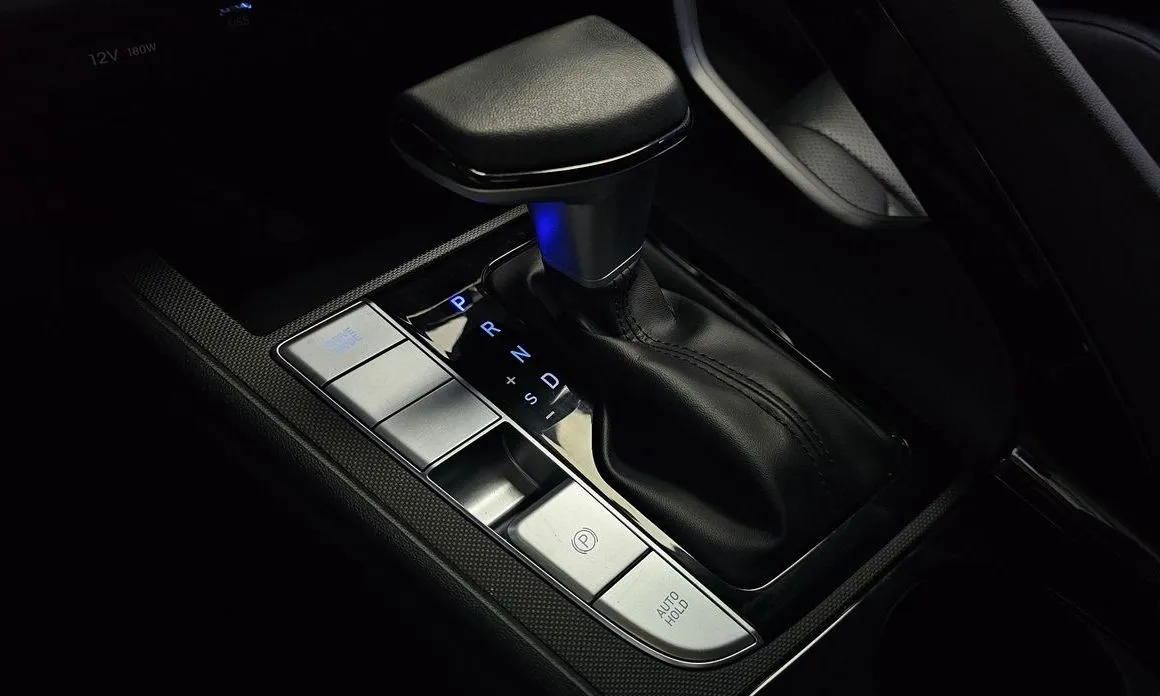 Hyundai AVANTE — фото 3