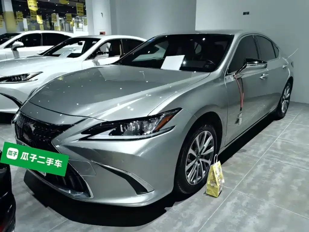 Lexus ES — фото 1