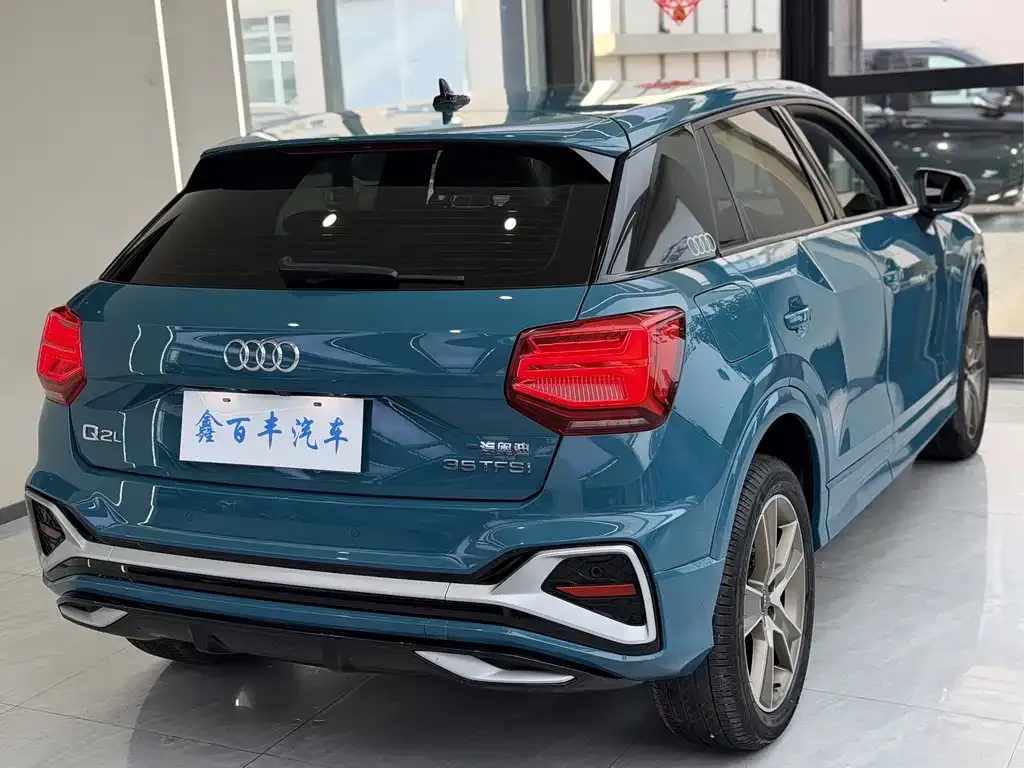 Audi Q2L — фото 10