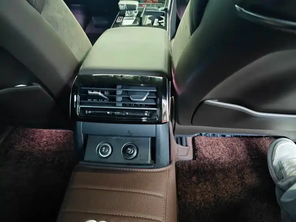 Audi A8 — фото 4