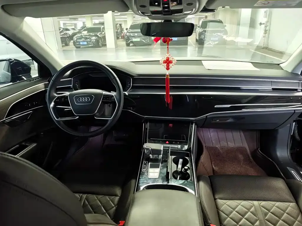 Audi A8 — фото 7