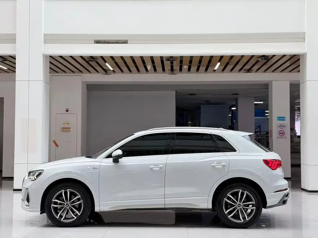 Audi Q3 — фото 10