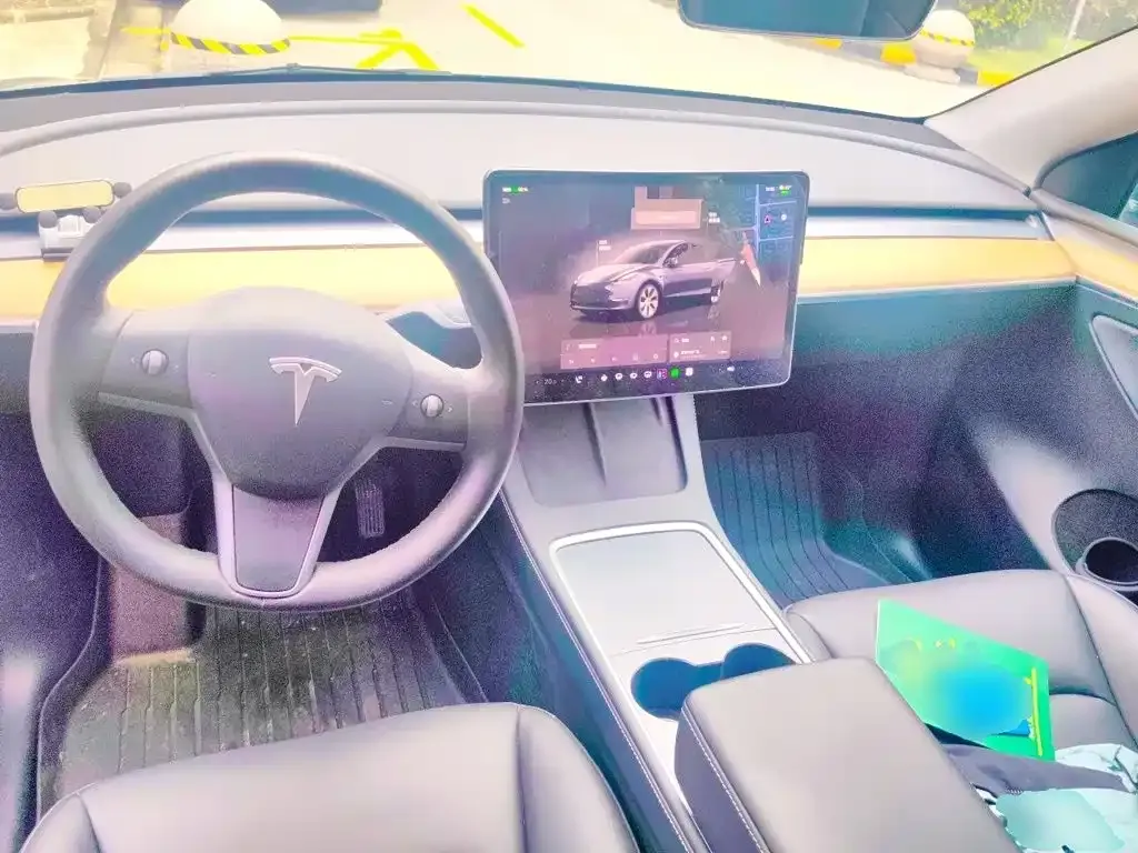 Tesla Model Y — фото 10