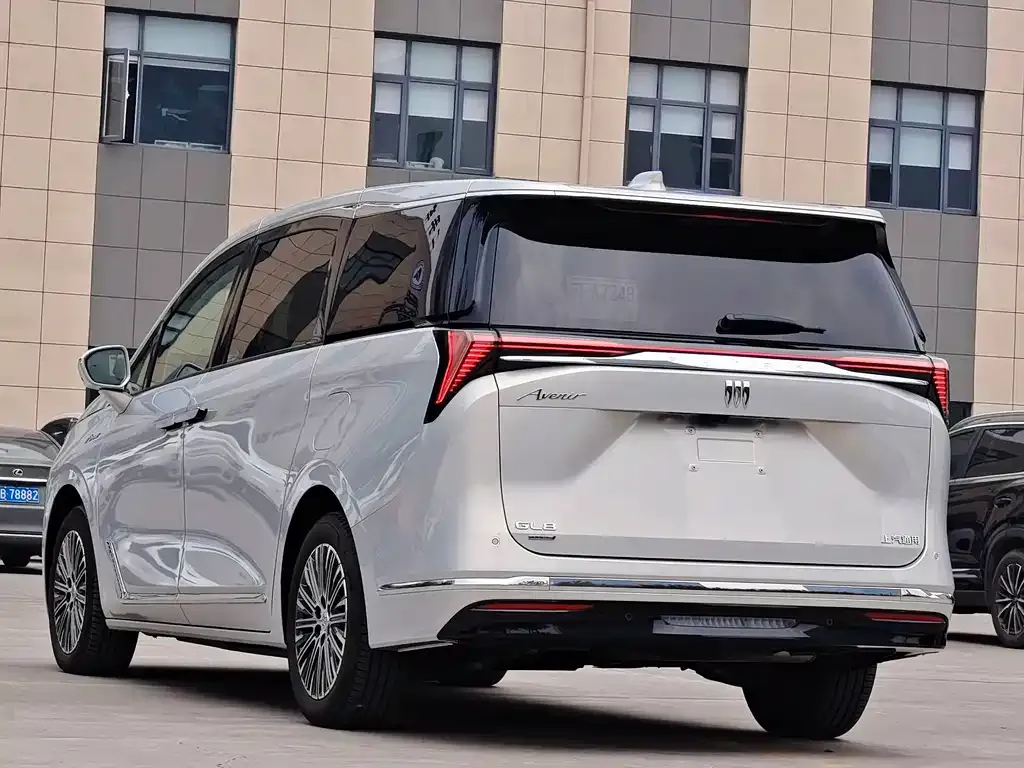 Buick GL8 Hybrid — фото 9