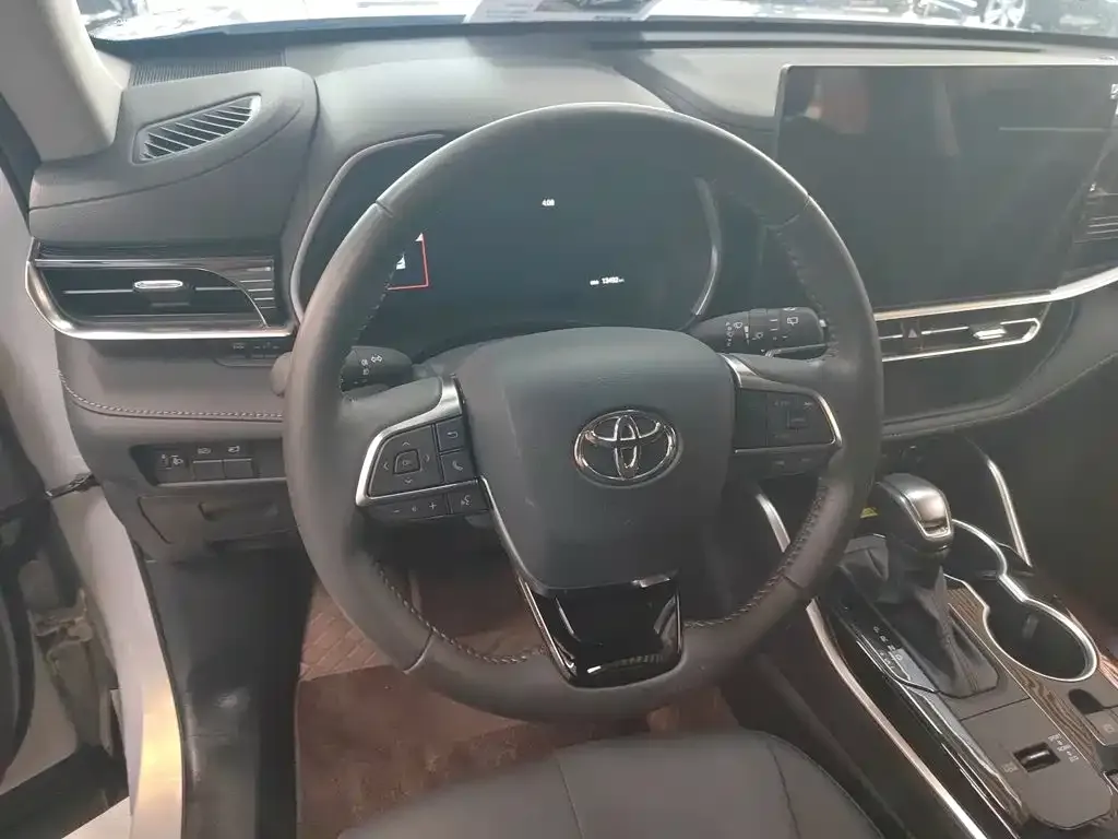 Toyota Highlander — фото 5