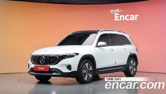 Mercedes-Benz EQB — фото 1